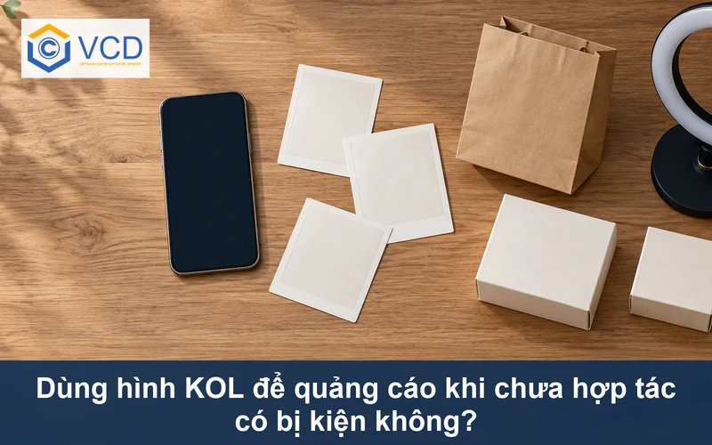 Điện thoại màn hình trống, ảnh úp mặt, túi quà, hộp sản phẩm và đèn vòng